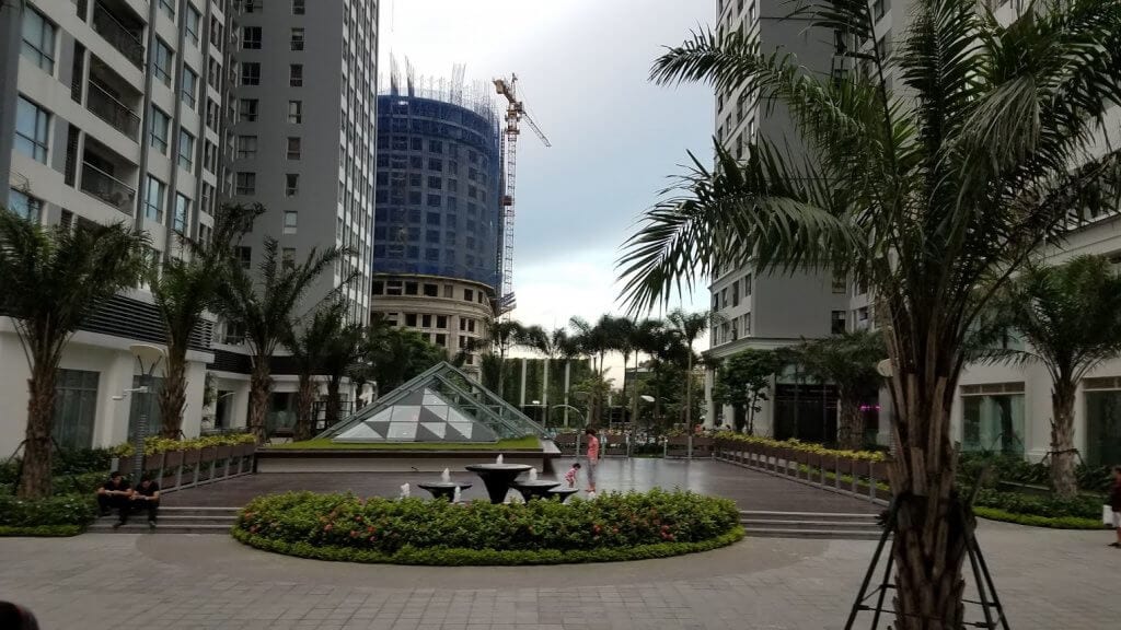 Bể bơi ngoài trời Park Hill thực tế